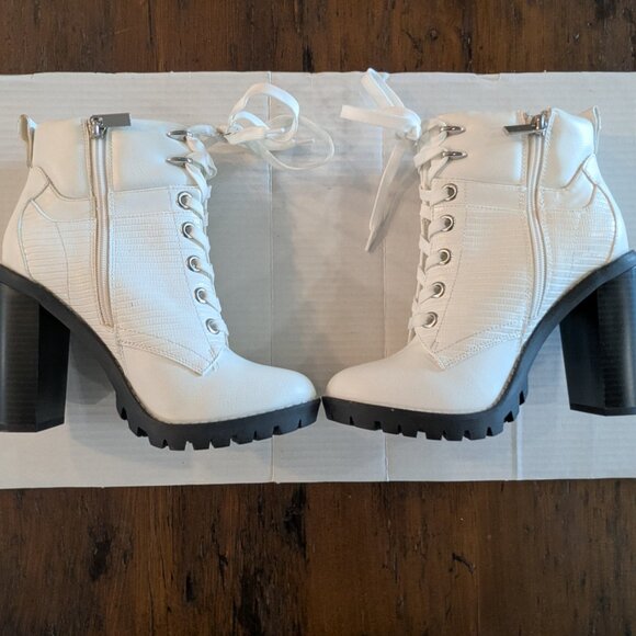 Winter White, heeled, feminine, rubber, lug-sole boots - Size US8 / EU38.5 - Picture 3 of 7